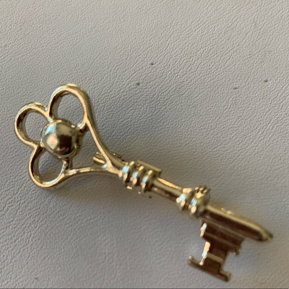 Brooch key lapel Jewelry pin - Picture 6 of 7